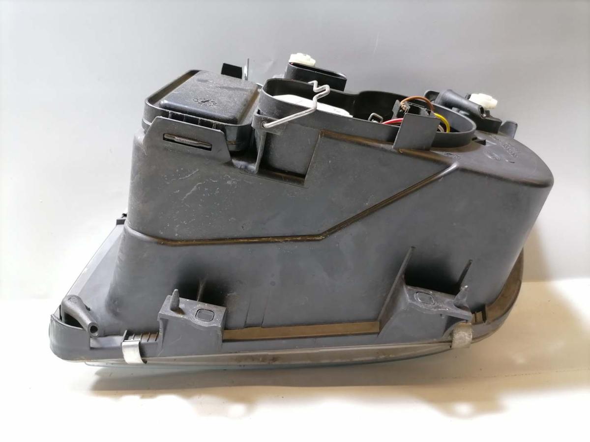 VW Bora original Scheinwerfer vorn rechts Halogen mit integriertem Nebelscheinwerfer Bj.2000
